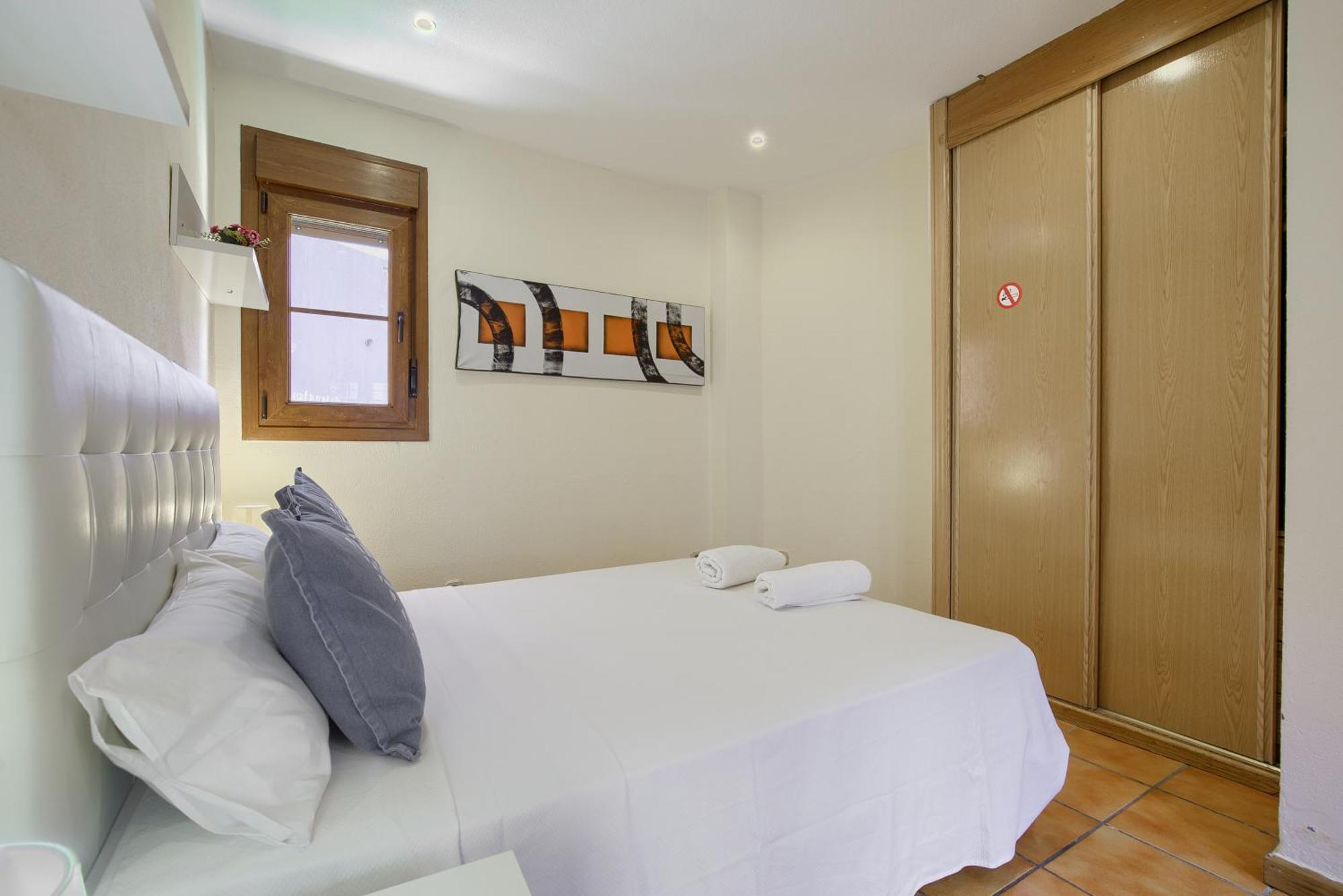 Casona 44 - Apartamento Para 2 Con Wifi, Ac Y Patio Exterior Алькала-де-Енарес Екстер'єр фото